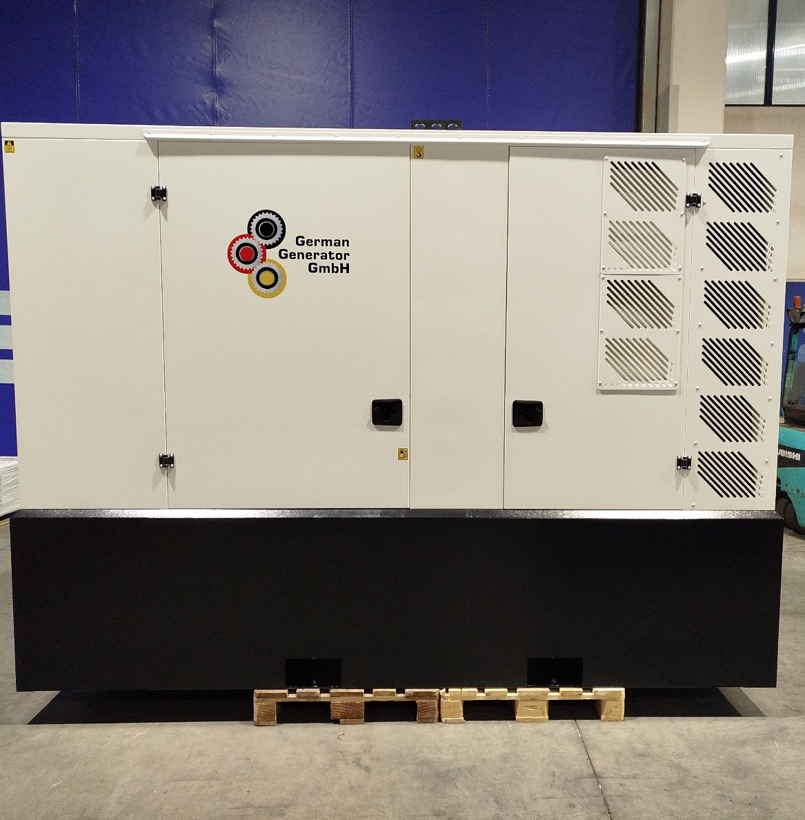 Schallgedämmtes Notstromaggregat 250 kVA mit vergrößertem Grundrahmentank, FPT-IVECO Dieselmotor und Mecc Alte Generator