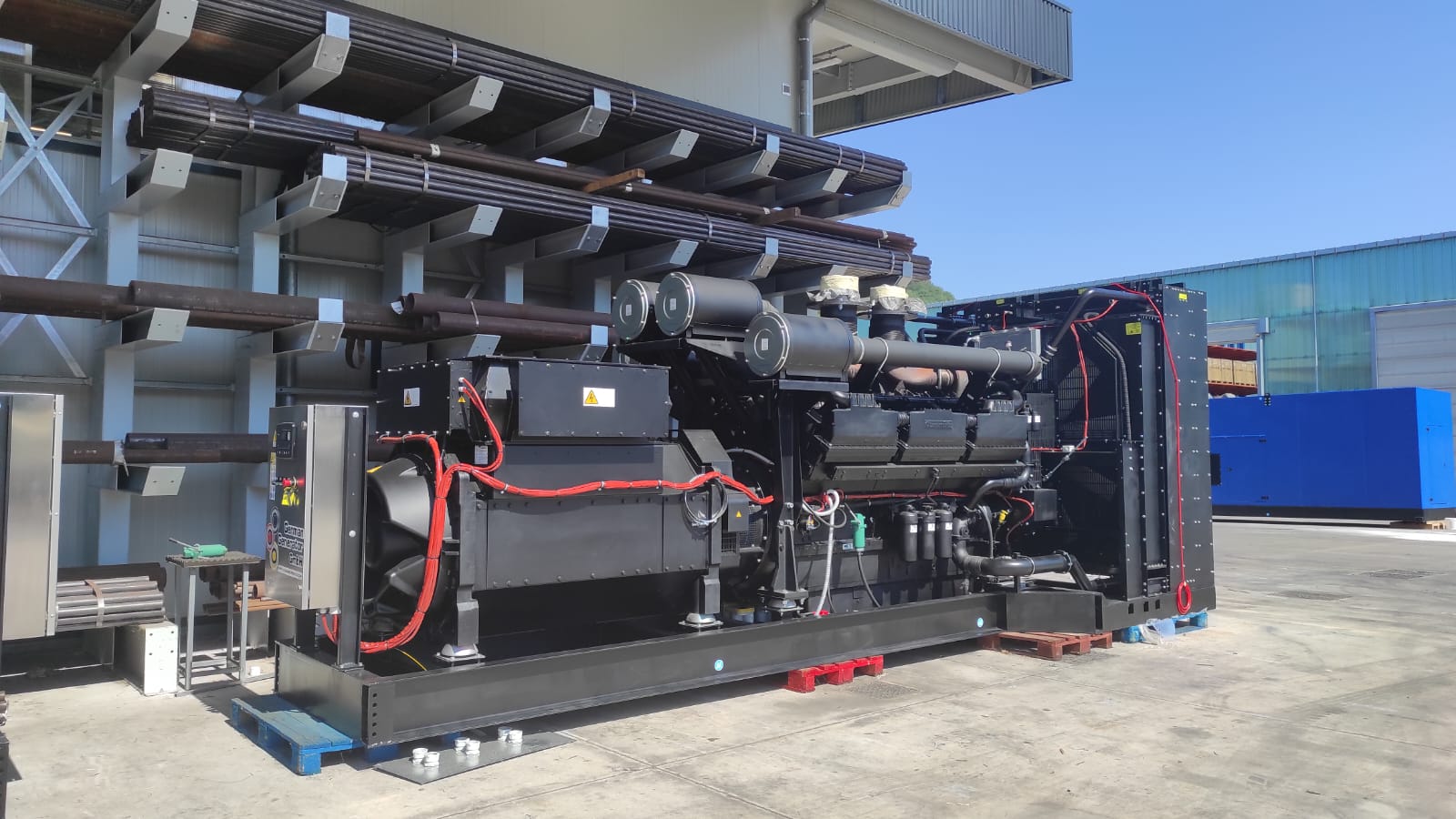 3 x parallelbetriebene Mittelspannungsaggregate 3000 kVA 6 kV mit Cummins Dieselmotoren und Stamford Generatoren