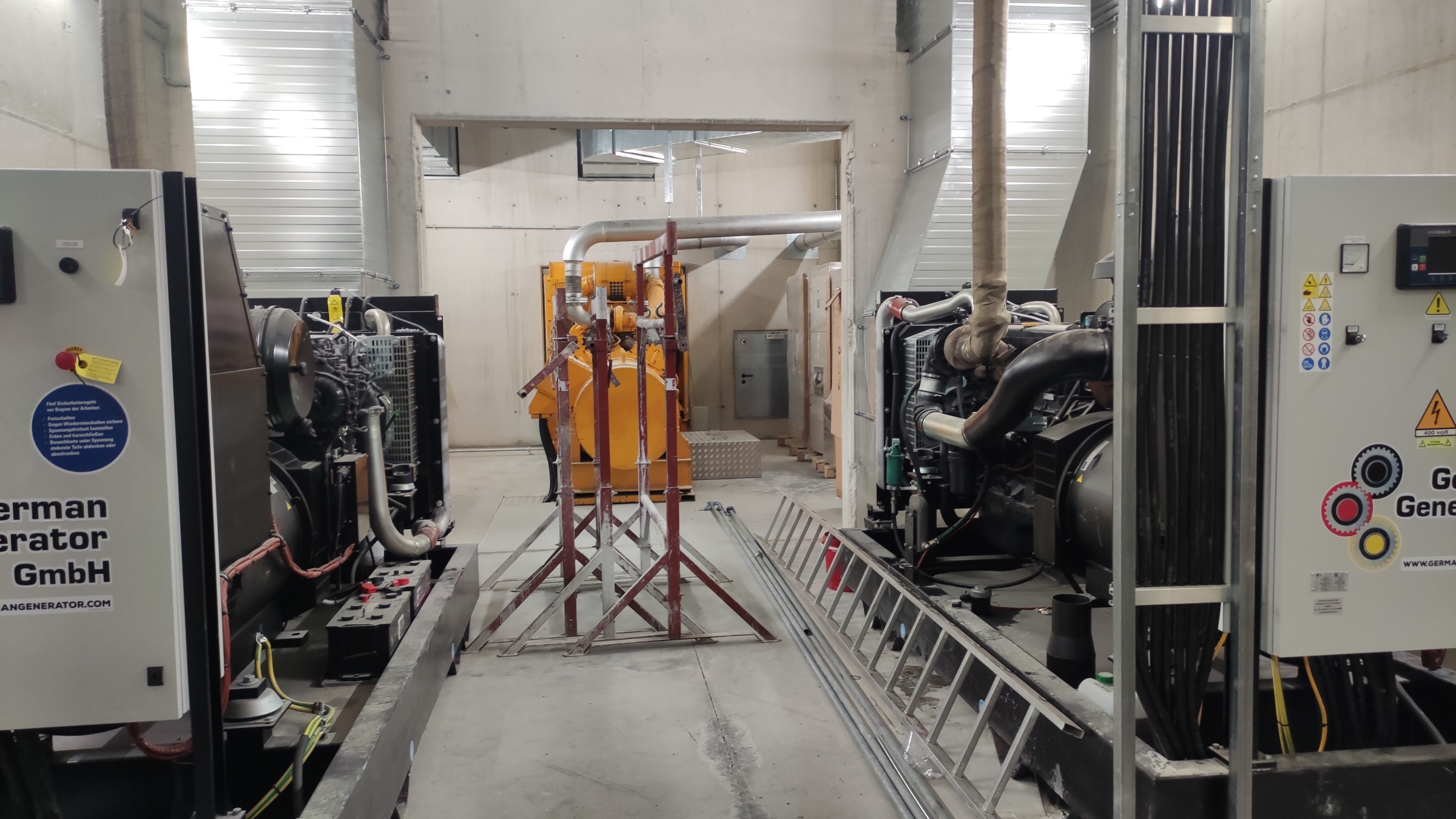 Parallel synchronisierte Aggregate 500 kVA mit FPT-IVECO Dieselmotoren und Stamford Generatoren